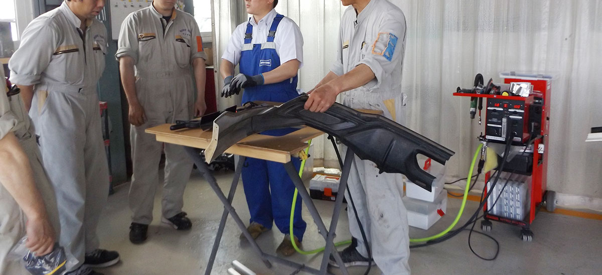 ボデーショップカドワキのスタッフ研修風景